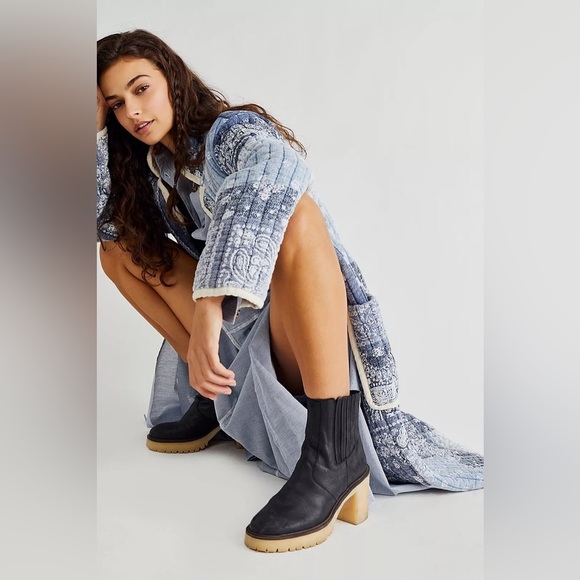 NWT Free People James Chelsea Black Boots Chunky Feels Ankle Booties 38.5 US 8.5 - Picture 2 of 16